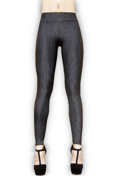 Stylowe legginsy w drobne paski marki Cecilia de Rafael