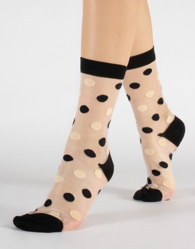 Cienkie nylonowe skarpetki w grochy marki Cette